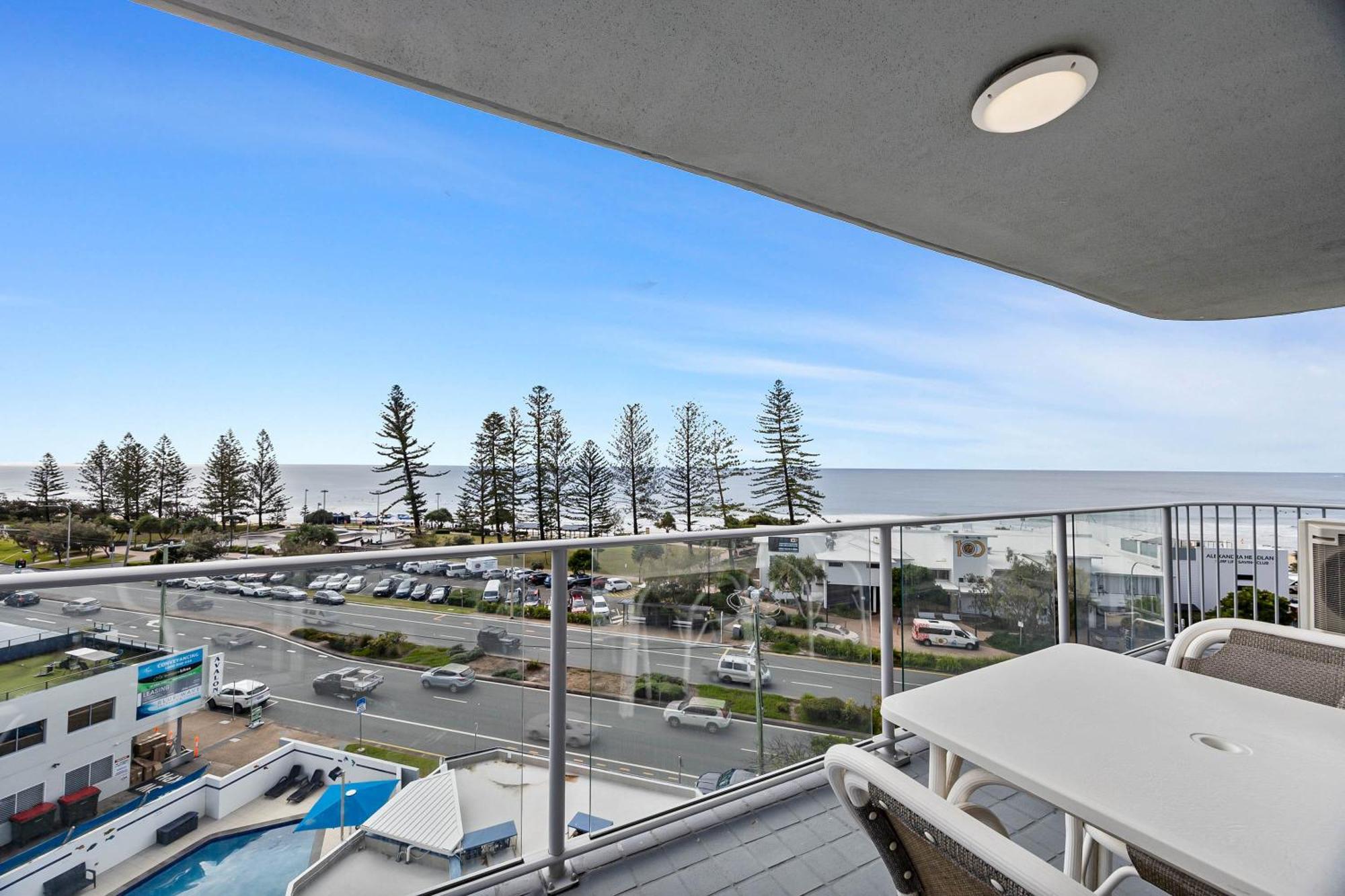Mandolin Beachfront Resort Alexandra Headland Exterior photo
