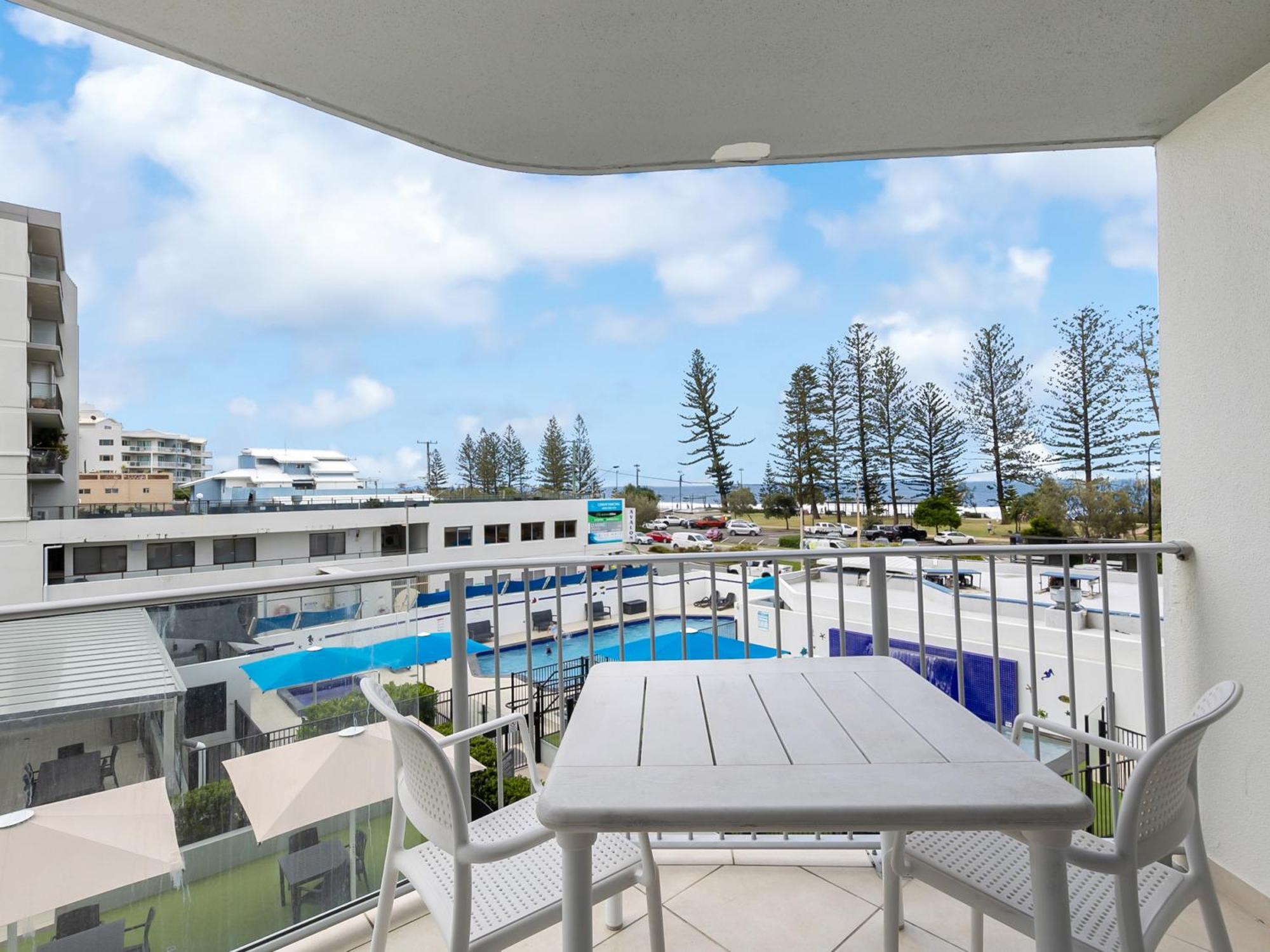 Mandolin Beachfront Resort Alexandra Headland Exterior photo